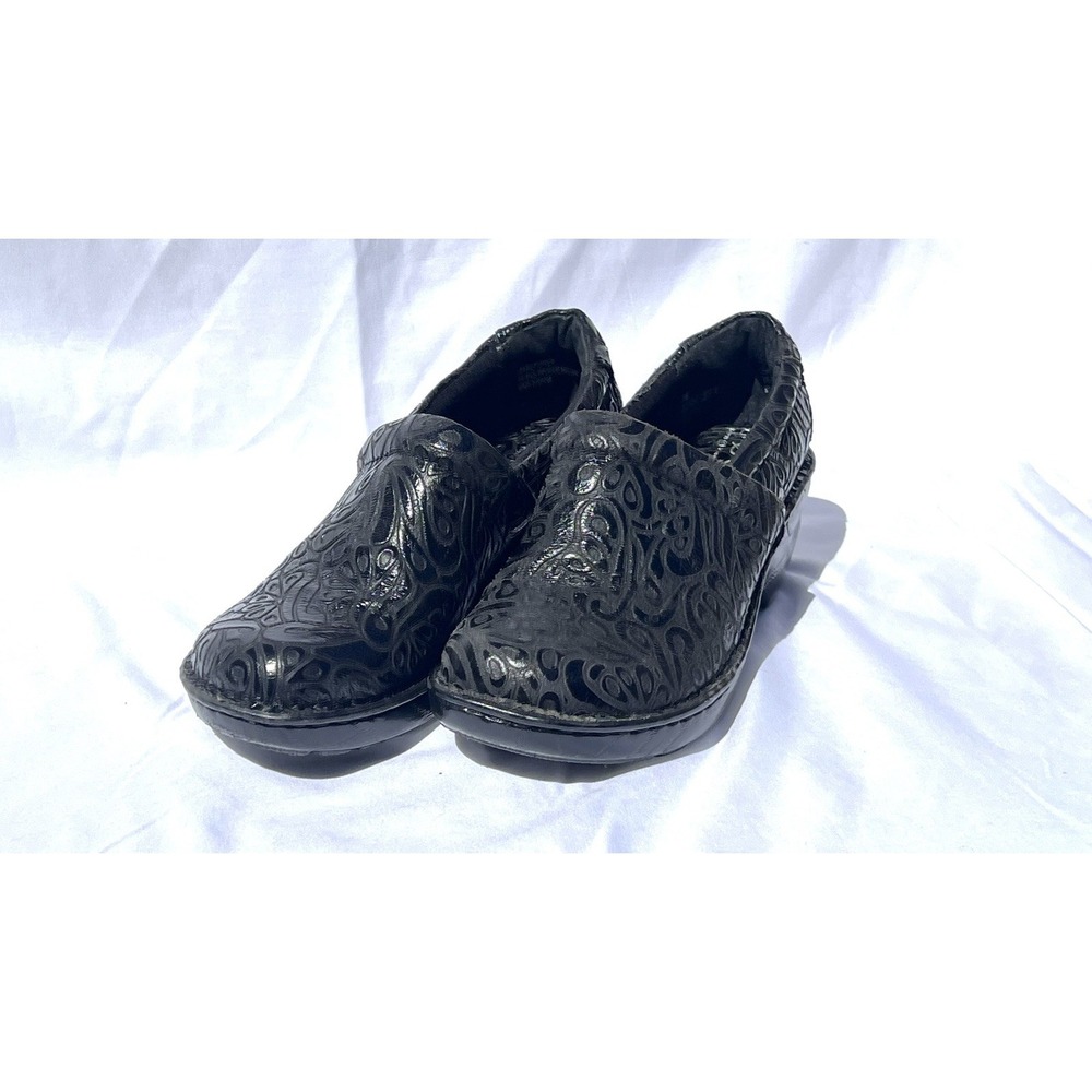 B.O.C. Born Concepts Peggy Closed Back Embossed Vegan Leather Comfort Clog Shoe‎